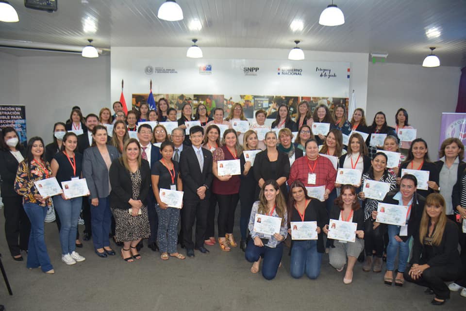 Mujeres del sector hotelero se capacitan para mejorar servicios